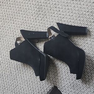 Report black heels in size 10